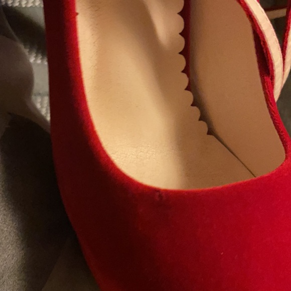 Pictures are from previous owner.I added picture of the bottom and the top area. - Picture 6 of 6